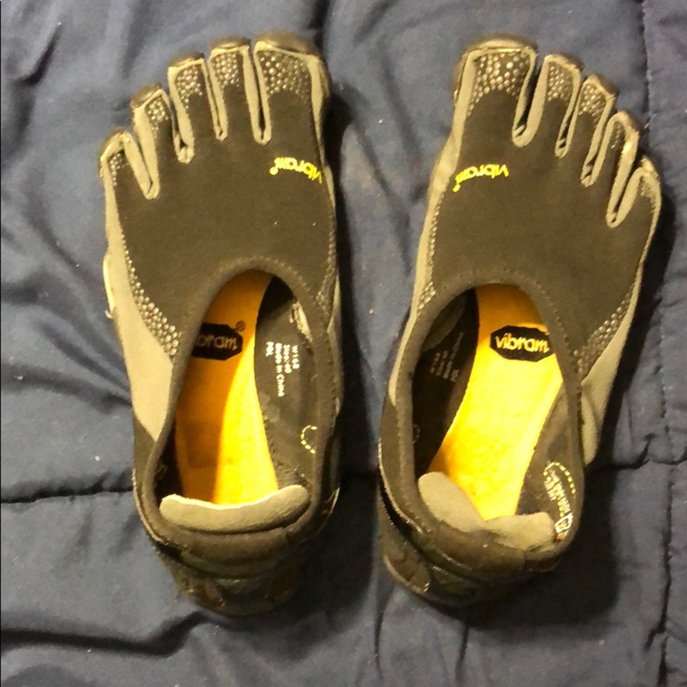 Vibram FiveFingers shoes size 40 women’s 9.5